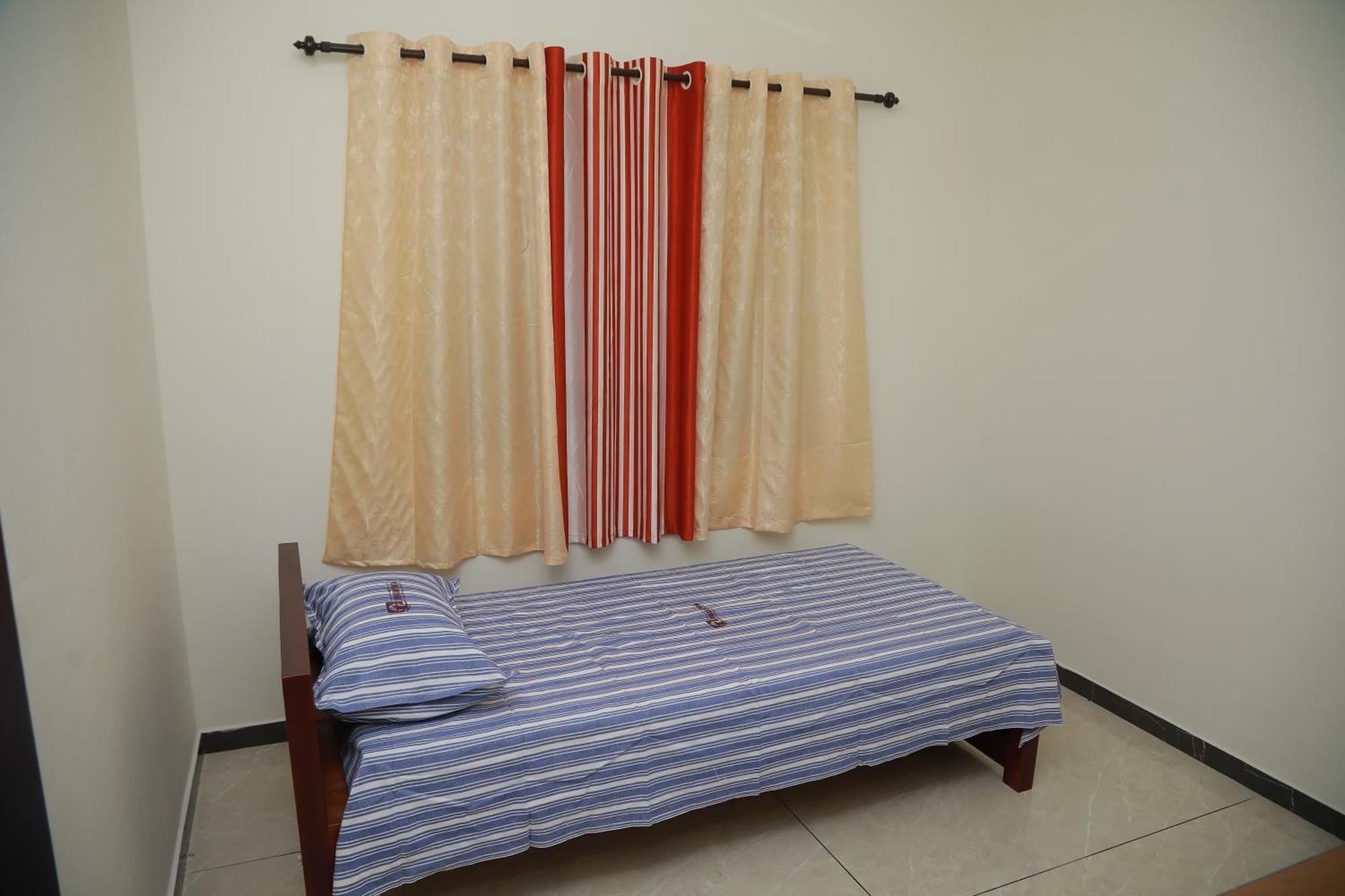 Thekkumpuram Tourist Home มาลัพปูรัม ภายนอก รูปภาพ